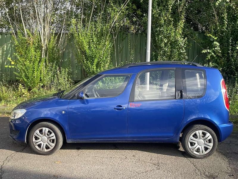 Blau Gebraucht 2015 Skoda Roomster Plus Edition Van / Kleinbus | 7.100 € (Fairer Preis) - Bild 1/4