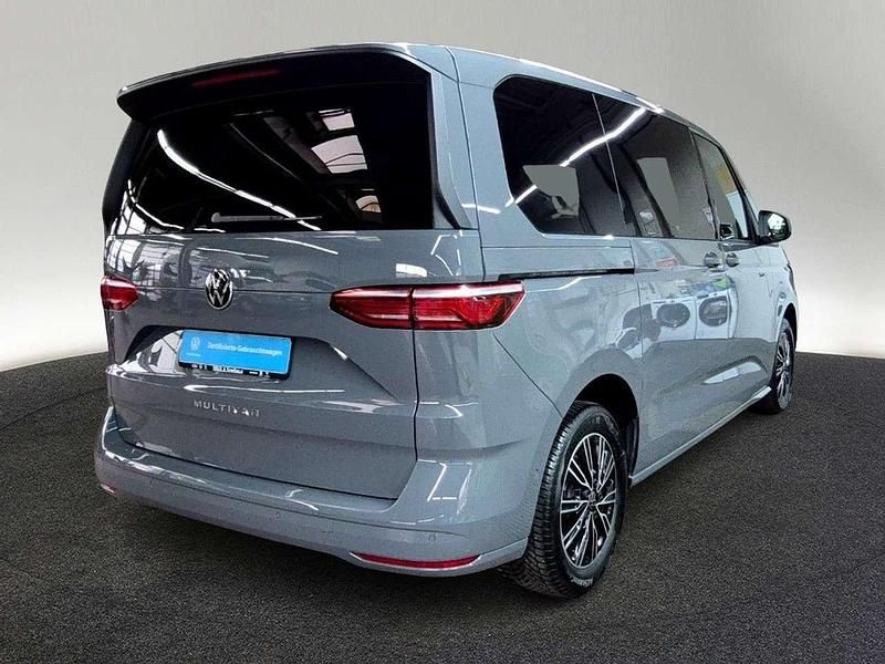 Gebraucht VW Multivan 150 PS (110 kW) 2024 Grau Van