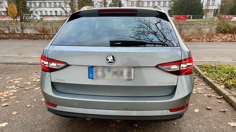 Gebraucht Skoda Superb 190 PS (139 kW) 2017 Silber Kombi