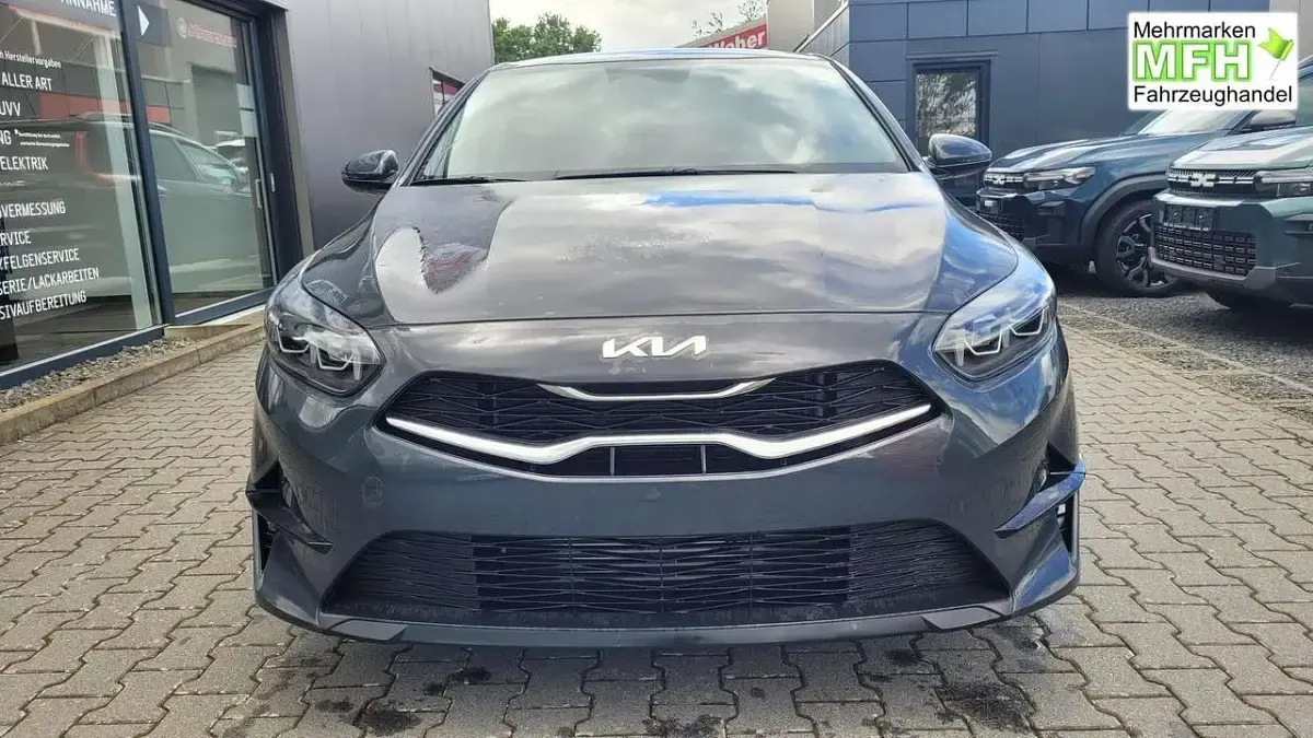 Nowe Kia Ceed Gold 140 KM (102 kW) 2026 Szary Hatchback