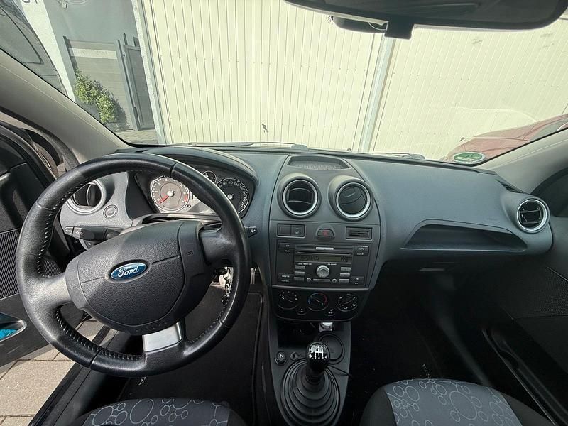 Gebraucht Ford Fiesta 69 PS (50 kW) 2008 Schwarz Kleinwagen