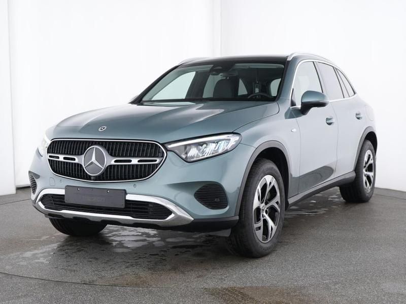 Verdesilber metallic Gebraucht 2025 Mercedes GLC300 Avantgarde SUV | 64.770 € (Fairer Preis) - Bild 1/4