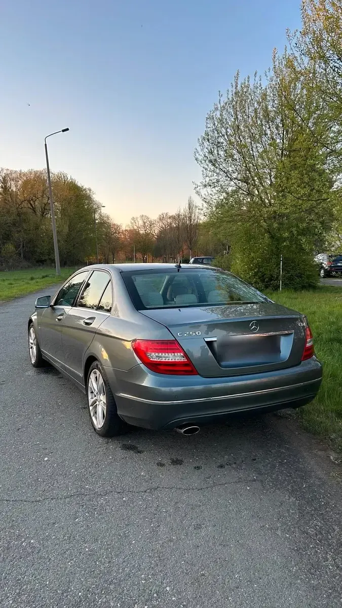 Gebraucht Mercedes C250 Avantgarde 204 PS (150 kW) 2011 Blau Limousine