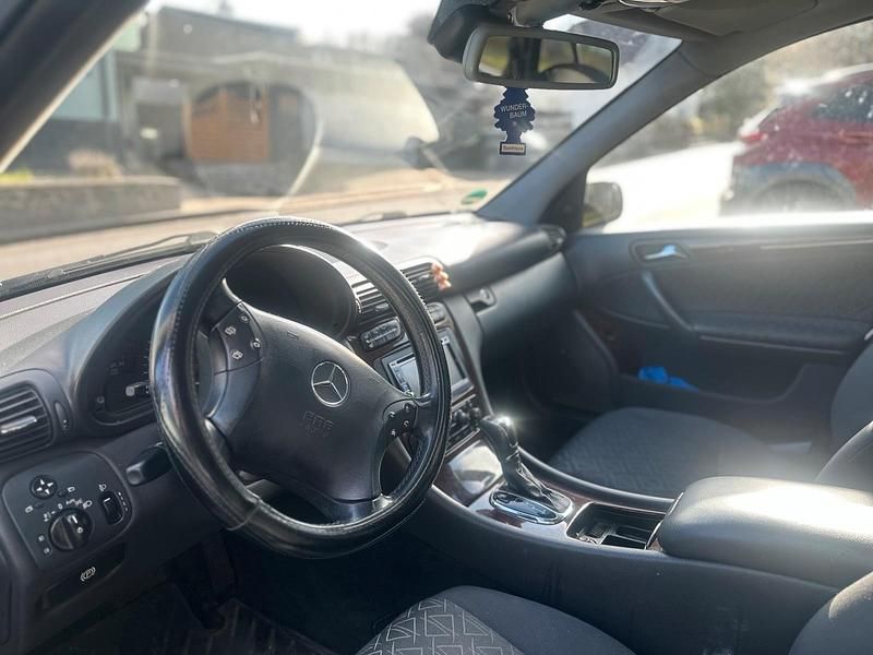 Gebraucht Mercedes C200 Elegance 163 PS (119 kW) 2004 Schwarz Kombi