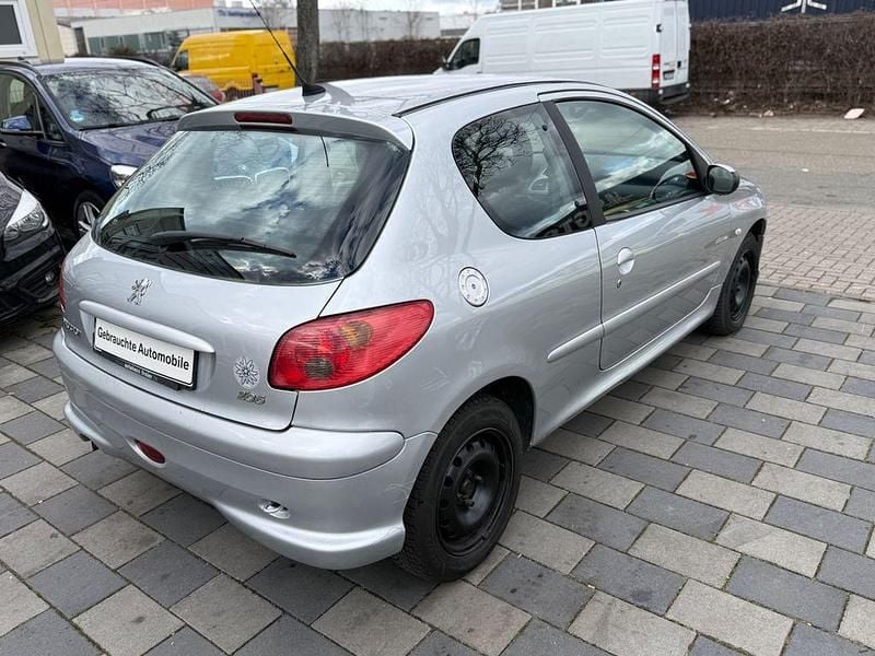 Gebraucht Peugeot 206 Quiksilver 88 PS (64 kW) 2005 Silber Kleinwagen