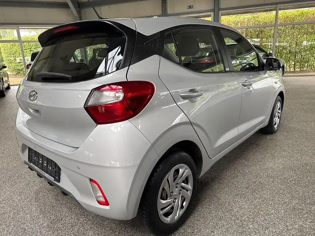 Gebraucht Hyundai i10 Select 67 PS (49 kW) 2021 Grau Kleinwagen