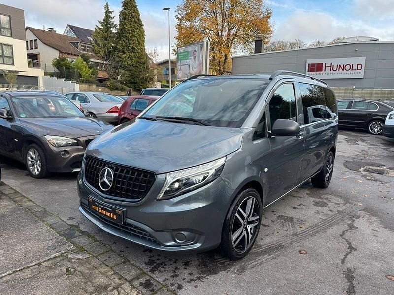 Gebraucht Mercedes Vito 237 PS (174 kW) 2021 Lackfarbe selenitgrau metallic Van