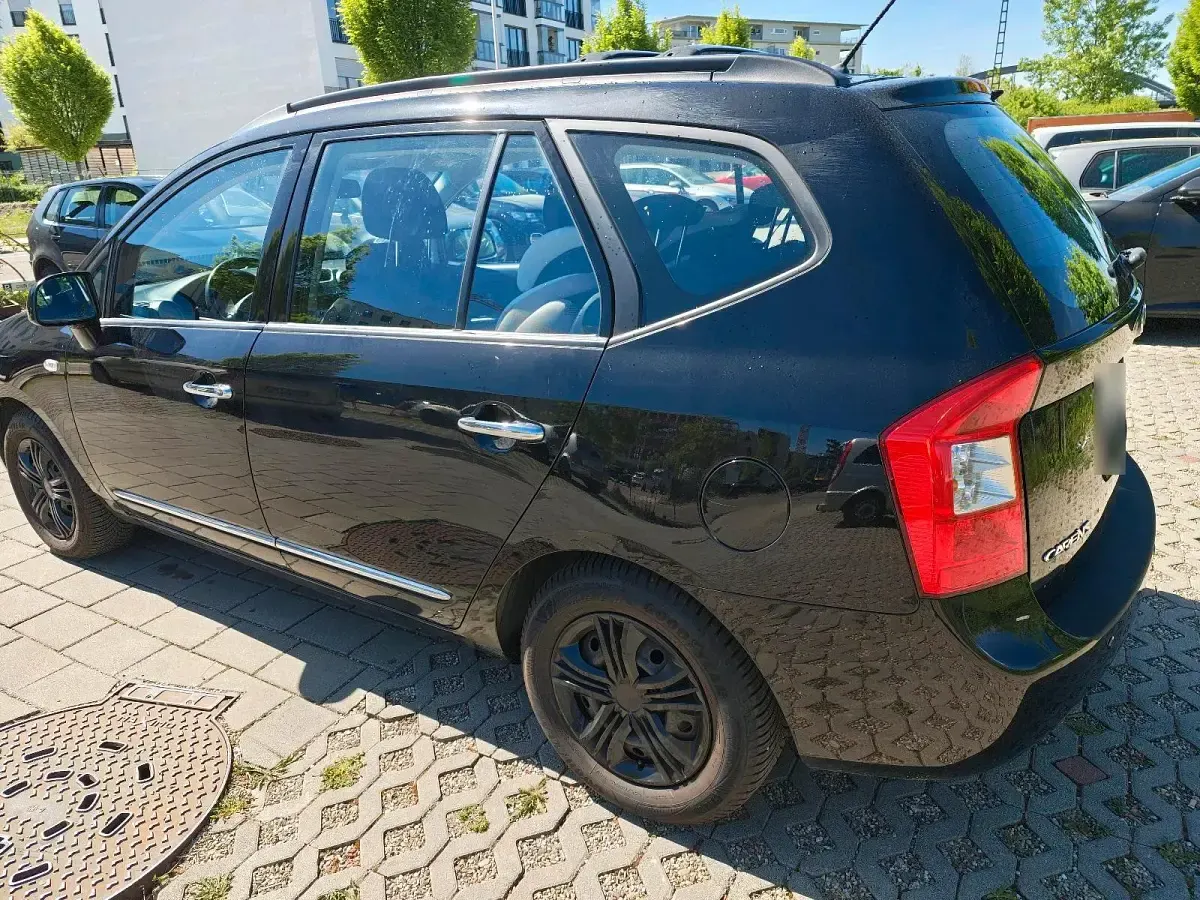 Gebraucht Kia Carens LX 144 PS (105 kW) 2008 Schwarz Van / Kleinbus
