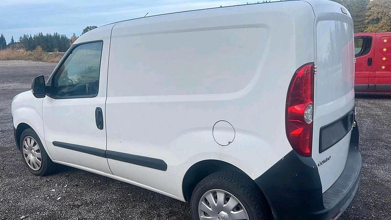 Weiß Gebraucht 2017 Opel Combo Van / Kleinbus | 2.500 € (Superpreis) - Bild 1/1