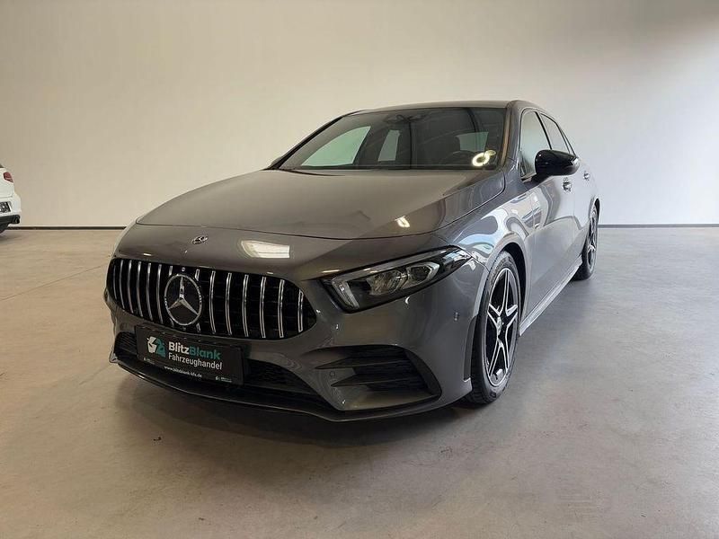 Grau Gebraucht 2020 Mercedes A250 AMG Limousine | 29.490 € (Fairer Preis) - Bild 1/4