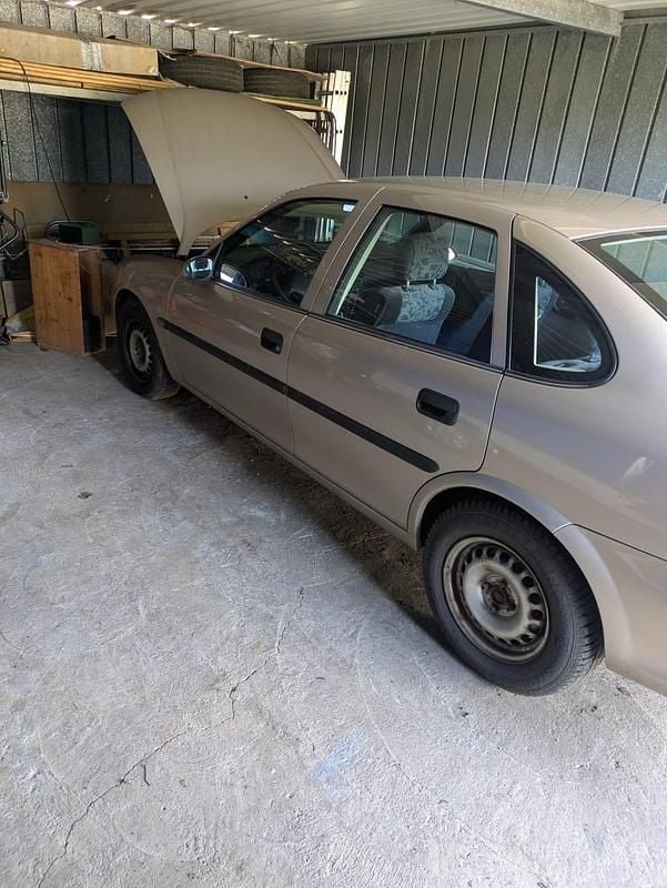 Gebraucht Opel Vectra 101 PS (74 kW) 1997 Limousine
