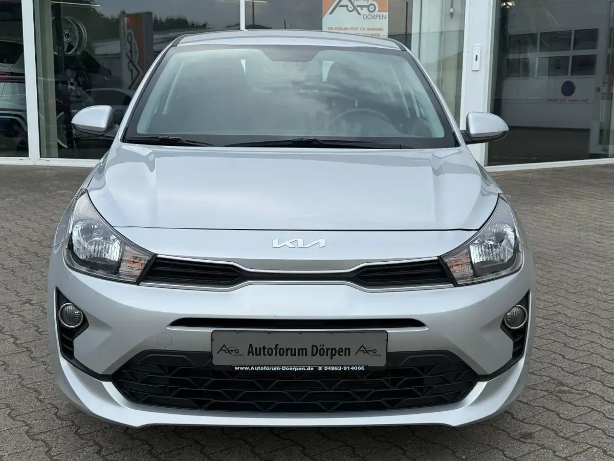 Gebraucht Kia Rio Edition 7 84 PS (61 kW) 2023 Silber Limousine