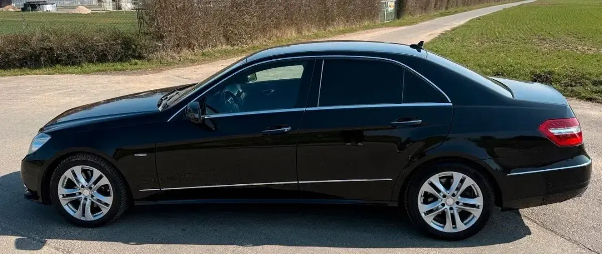 Gebraucht Mercedes E350 Avantgarde 265 PS (194 kW) 2011 Schwarz Limousine