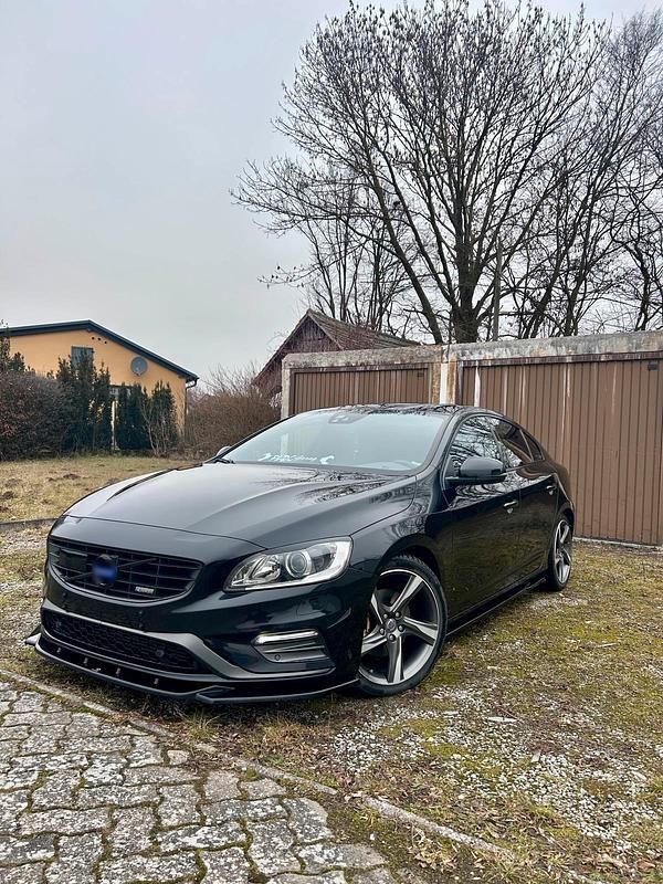 Gebraucht Volvo S60 R-Design 181 PS (133 kW) 2015 Schwarz Limousine