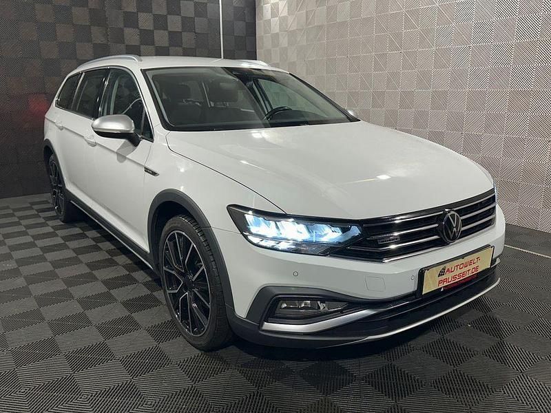 Weiß Gebraucht 2021 VW Passat Alltrack Kombi | 24.580 € (Guter Preis) - Bild 1/4