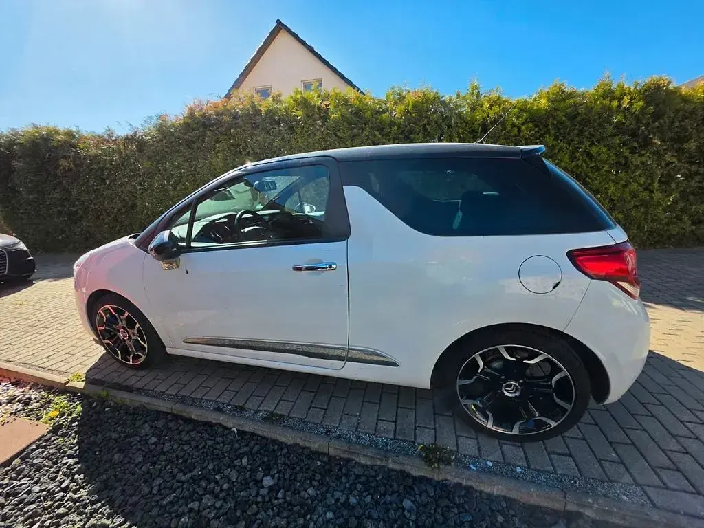 Gebraucht Citroën DS3 Chic 82 PS (60 kW) 2014 Weiß Kleinwagen