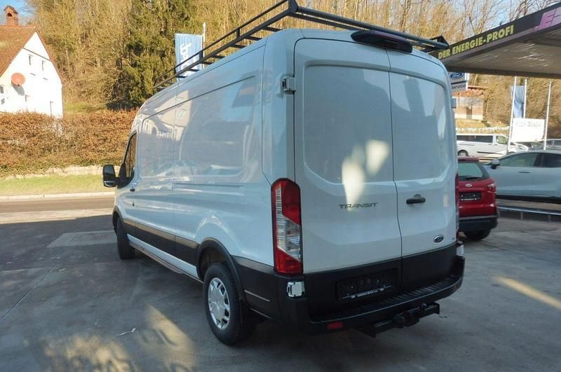 Gebraucht Ford Transit Trend 131 PS (96 kW) 2022 Weiß Limousine