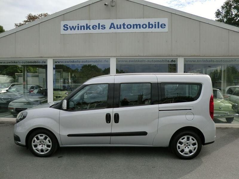 Grau Gebraucht 2022 Fiat Doblò Van / Kleinbus | 13.990 € (Guter Preis) - Bild 1/4