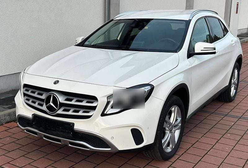 Gebraucht Mercedes GLA180 122 PS (89 kW) 2019 Weiß SUV