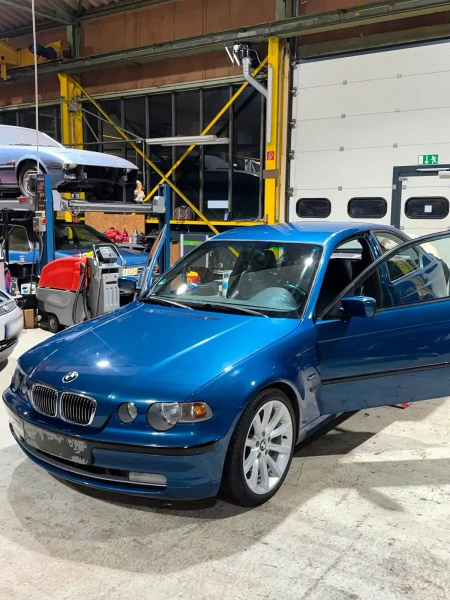 Gebraucht BMW 325 192 PS (141 kW) 2001 Blau Coupé