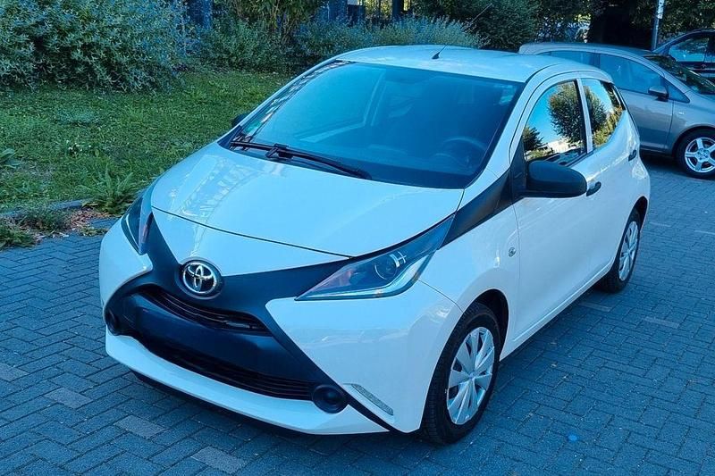 Weiß Gebraucht 2017 Toyota Aygo Kleinwagen | 7.200 € (Guter Preis) - Bild 1/4