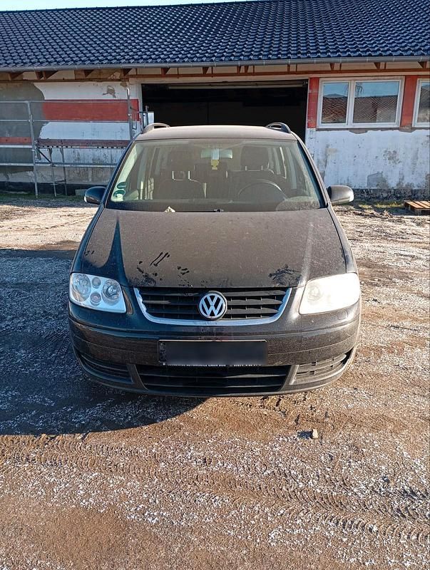 Schwarz Gebraucht 2003 VW Touran Van / Kleinbus | 750 € (Superpreis) - Bild 1/4