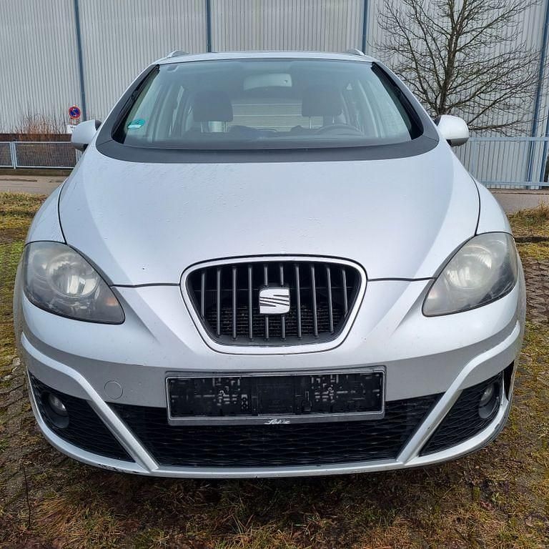 Gebraucht Seat Altea 125 PS (91 kW) 2013 Silber Van / Kleinbus