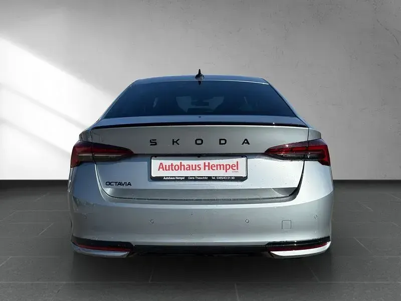 Neu Skoda Octavia SportLine 150 PS (110 kW) 2026 Silber Limousine