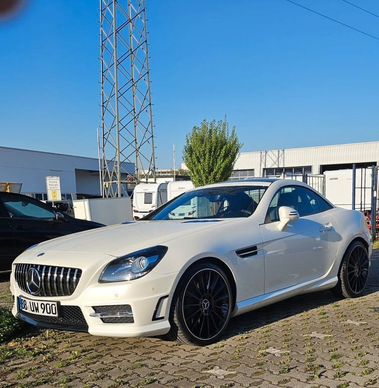 Weiß Gebraucht 2015 Mercedes SLK200 AMG Cabrio | 23.890 € (Fairer Preis) - Bild 1/4