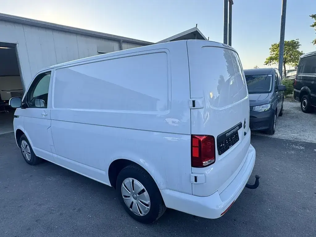 Gebraucht VW T6.1 150 PS (110 kW) 2023 Weiß Van