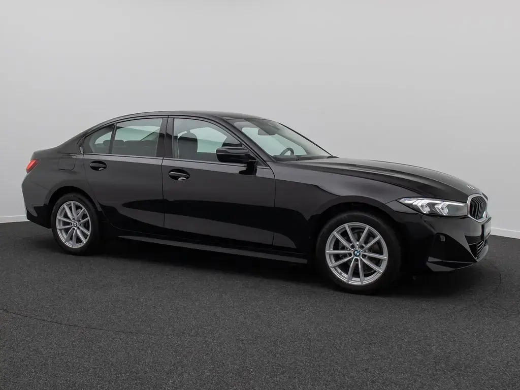 Gebraucht BMW 318 Sport Line 156 PS (114 kW) 2024 Schwarz Limousine
