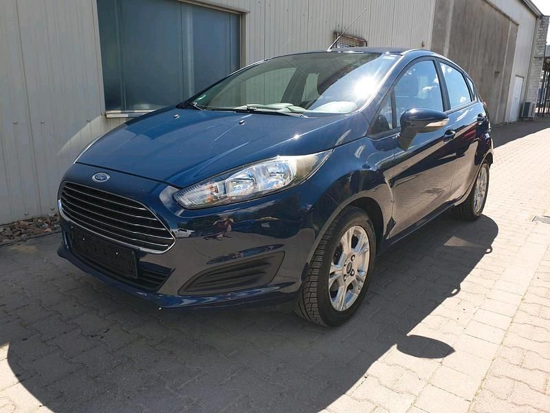 Gebraucht Ford Fiesta 60 PS (44 kW) 2014 Blau Kleinwagen