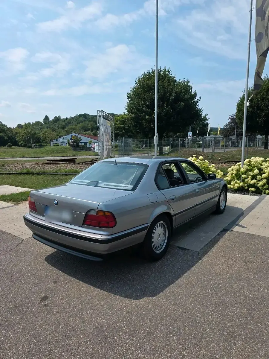 Gebraucht BMW 740 280 PS (205 kW) 1997 Silber Limousine