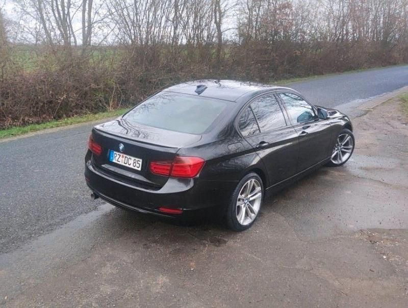 Schwarz Gebraucht 2013 BMW 320 Sport Line Limousine | 11.000 € (Guter Preis) - Bild 1/4