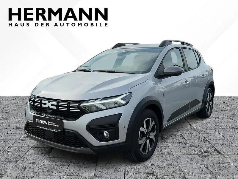 Moonstonegrau (grau) Gebraucht 2023 Dacia Sandero Expression Kleinwagen | 17.998 € (Fairer Preis) - Bild 1/4