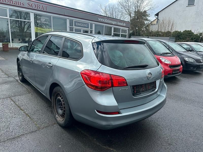 Gebraucht Opel Astra 95 PS (69 kW) 2011 Grau Kombi