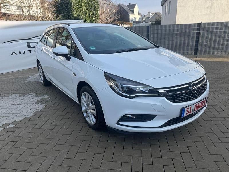 Weiß Gebraucht 2018 Opel Astra Edition Kombi | 8.390 € (Guter Preis) - Bild 1/4