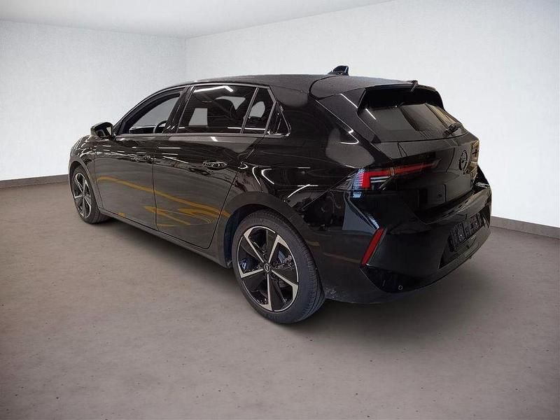 Gebraucht Opel Astra 131 PS (96 kW) 2025 Lackierung schwarz perla nera/ Limousine
