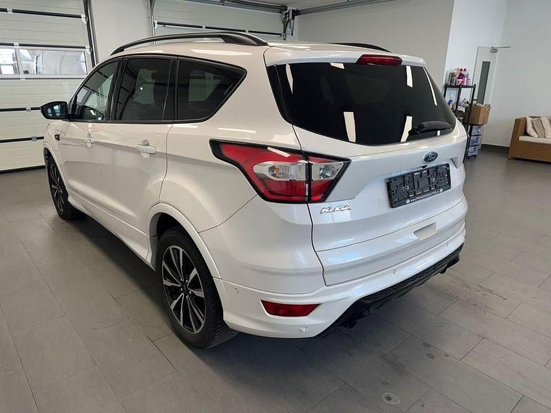 Gebraucht Ford Kuga ST-Line 120 PS (88 kW) 2019 Weiß SUV