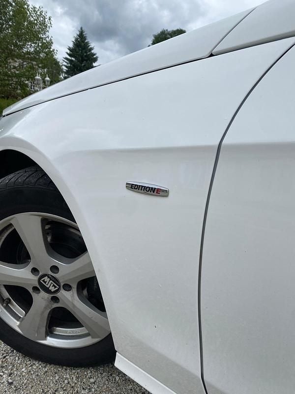 Gebraucht Mercedes E220 Edition 125 PS (91 kW) 2015 Weiß Kombi