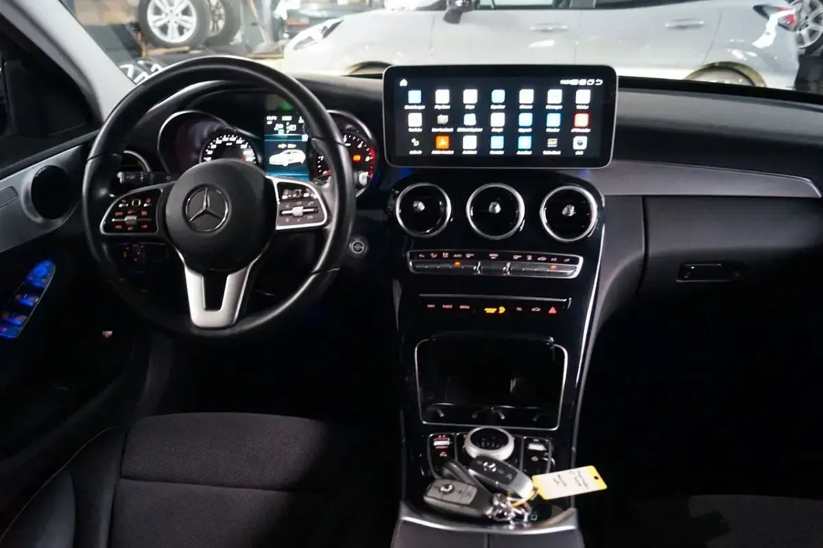 Gebraucht Mercedes C300e 194 PS (142 kW) 2020 Schwarz Limousine