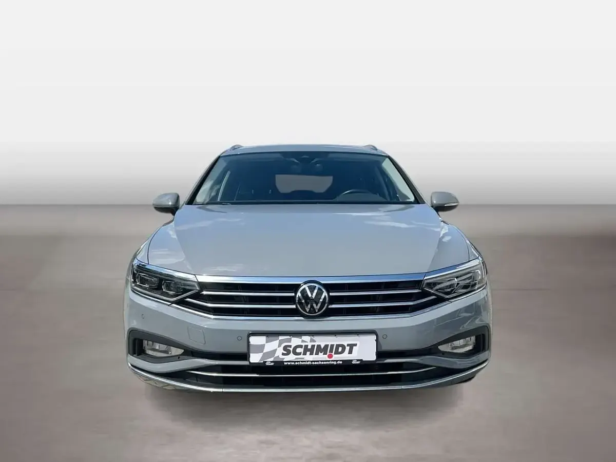 Gebraucht VW Passat Elegance 150 PS (110 kW) 2022 Grau Kombi