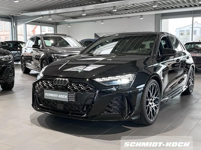Mythosschwarz (schwarz) Gebraucht 2026 Audi RS3 Sportback Comfort Kleinwagen | 64.995 € (Superpreis) - Bild 1/4