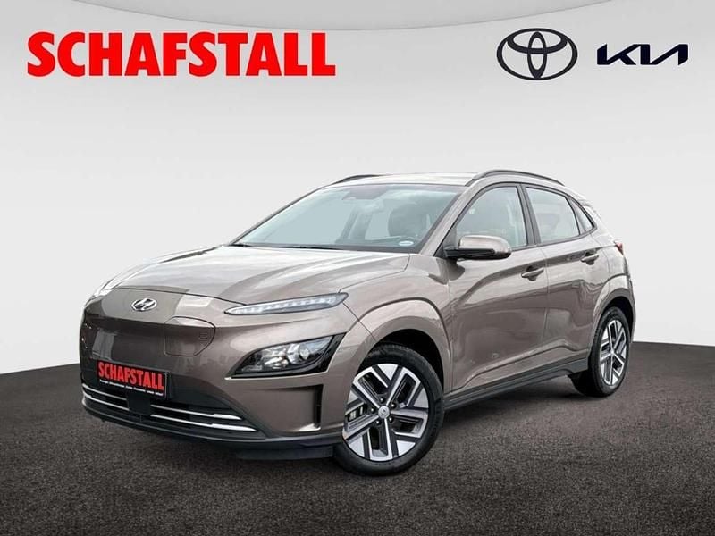 Beige (silky bronze / met) Gebraucht 2022 Hyundai Kona Select SUV | 16.979 € (Guter Preis) - Bild 1/3