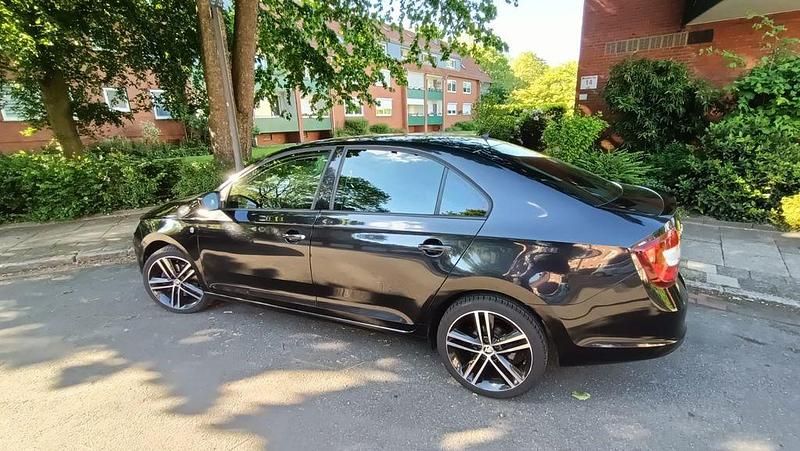 Gebraucht Skoda Rapid Ambition 105 PS (77 kW) 2015 Schwarz Kleinwagen