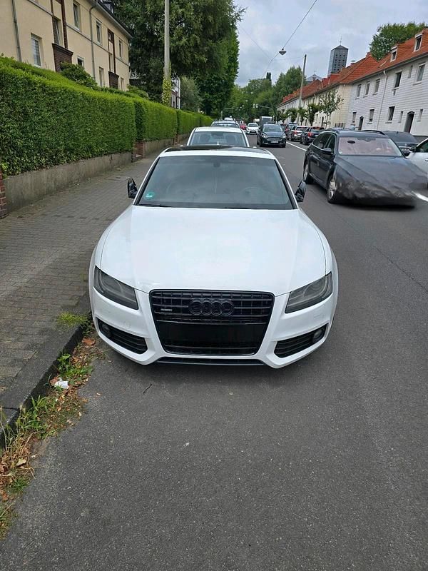 Weiß Gebraucht 2011 Audi A5 S-Line Coupé | 9.499 € (Guter Preis) - Bild 1/4