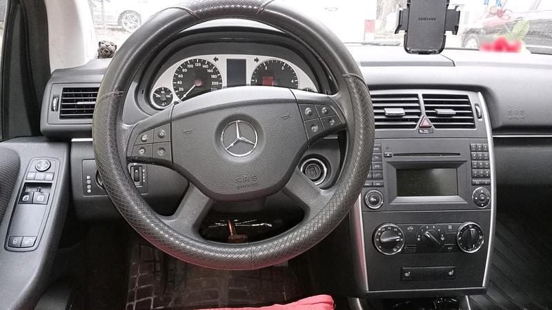 Gebraucht Mercedes 180 109 PS (80 kW) 2011 Grün Limousine