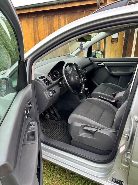 Gebraucht VW Touran Trendline 105 PS (77 kW) 2014 Silber Van / Kleinbus