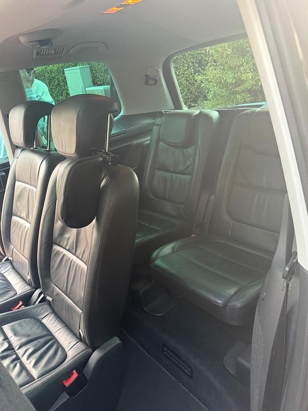 Second-hand VW Sharan 170 CP (125 kW) 2012 Negru Monovolum