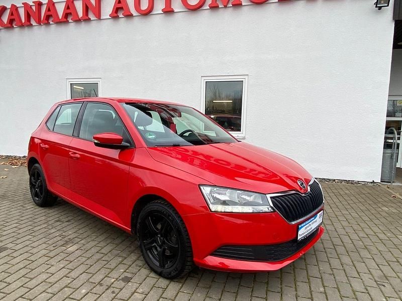 Rot Gebraucht 2020 Skoda Fabia Cool Plus Kleinwagen | 7.950 € (Fairer Preis) - Bild 1/4